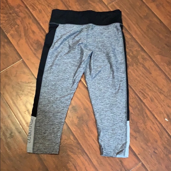 Victoria secret PINK ultimate yoga pants - Picture 4 of 4